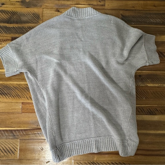 Grey Knitted Short Sleeve Cartigan - Picture 5 of 8